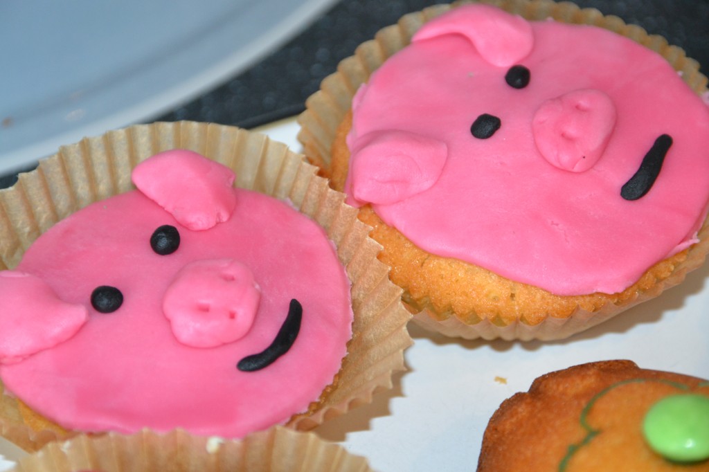 Pig cupcakes