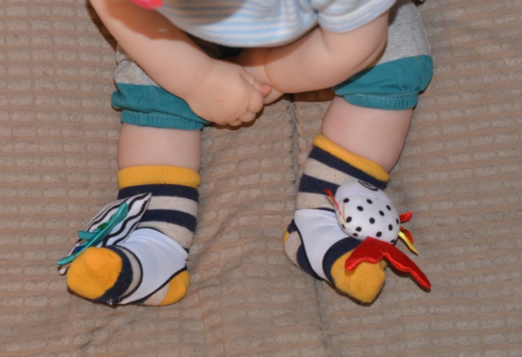 how-to-stop-baby-socks-falling-off