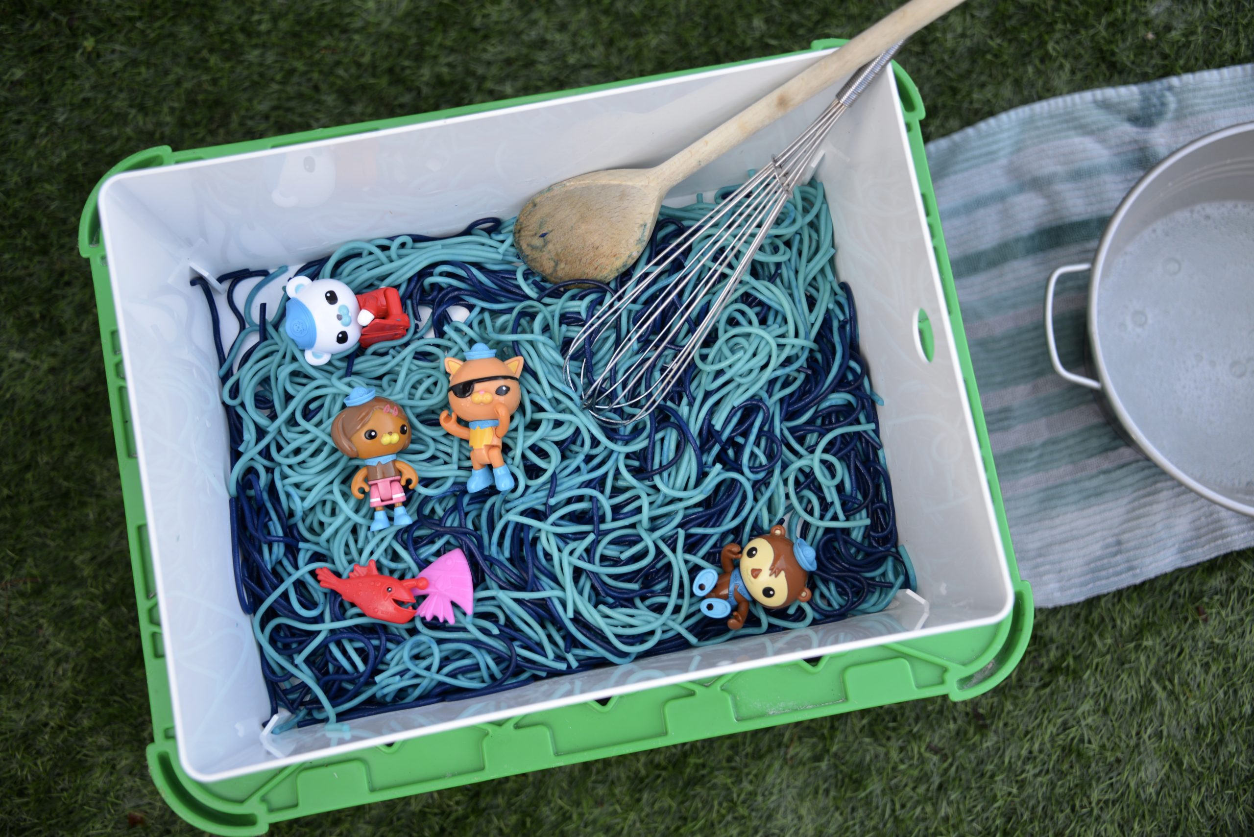 Octonauts Messy Play - Spaghetti