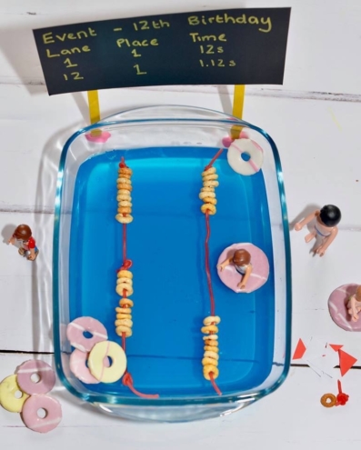Swimming pool jelly cake