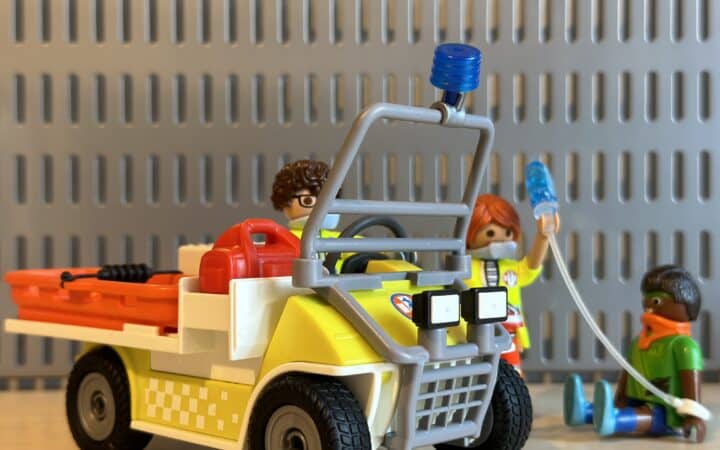 Playmobil ambulance rescue cart