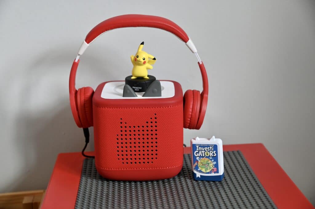 Toniebox with headphones